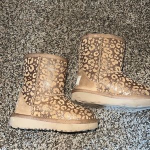 Toddler UGGs size 6